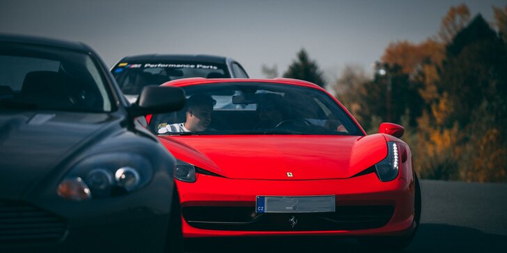 Vyzkoušejte si jízdu ve Ferrari, Lamborghini a Porsche na závodnickém okruhu