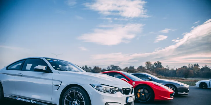 Jízda ve Ferrari, Lamborghini, Nissanu, Aston Martinu nebo Porsche a simulátor Škoda Fabia WRC