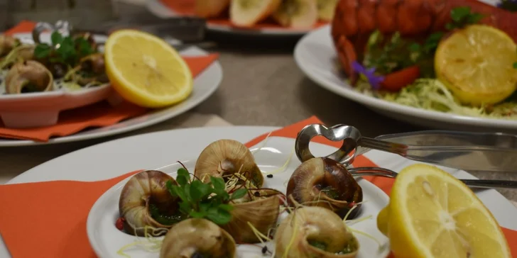 Luxusní 5chodové menu pro dva: hráškový krém, šneci, humr i panna cotta