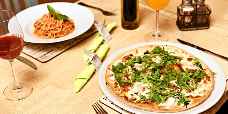 Pizza nebo těstoviny a nealkoholický nápoj v restauraci Vabene