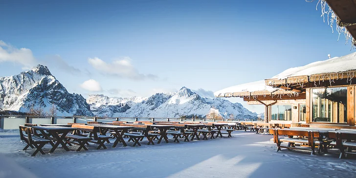 3denní lyžování v italských Dolomitech: bus, polopenze, skipas a wellness