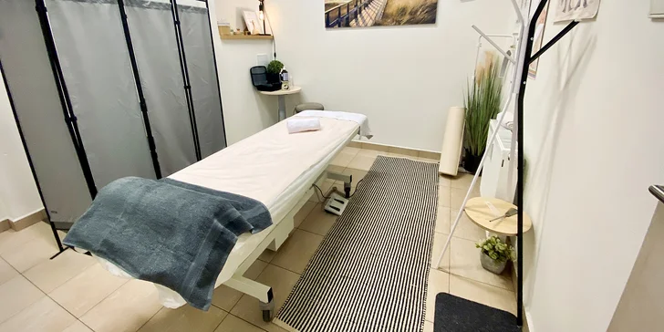 Jde o bezbolestnou a relaxační proceduru. 