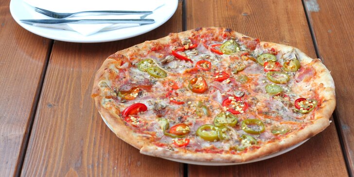Vyrazte na dobrotu: 2× pizza o průměru 33 cm nebo 1× obří jumbo (⌀ 60 cm)