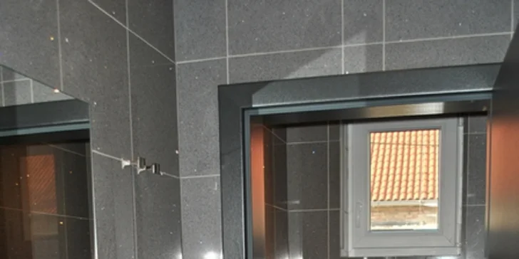 Pobyt se snídaní v moderním apartmánu a možnost jízdy v luxusním voze
