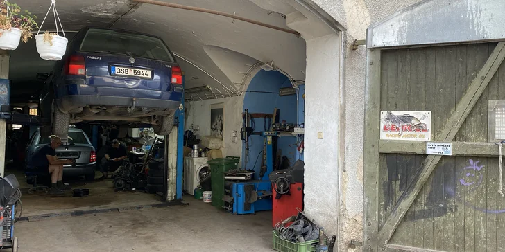 Šikovný mechanik vám vymění celá kola během 30 min.