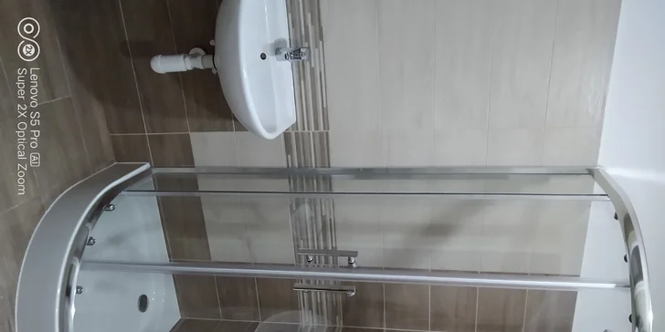 Budete mít pochopitelně možnost se osprchovat, prostěradla a osušky vám půjčí. 