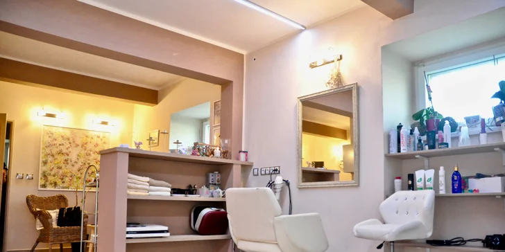 Mytí, dámský střih, foukaná a závěrečný styling pro polodlouhé a dlouhé vlasy