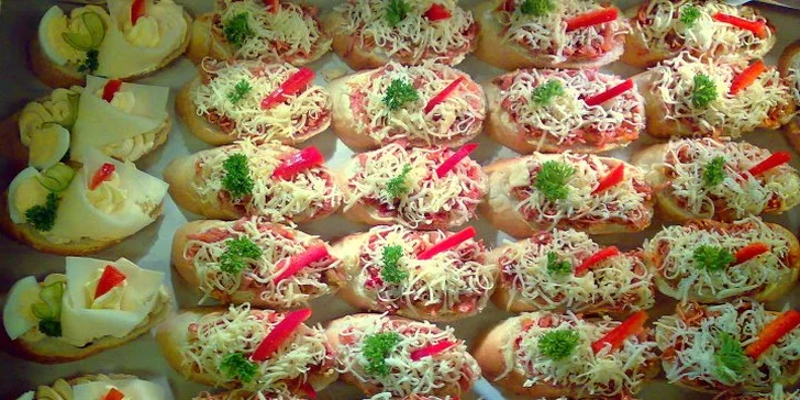 10 poctivých XXL chlebíčků nebo 25 minichlebíčků