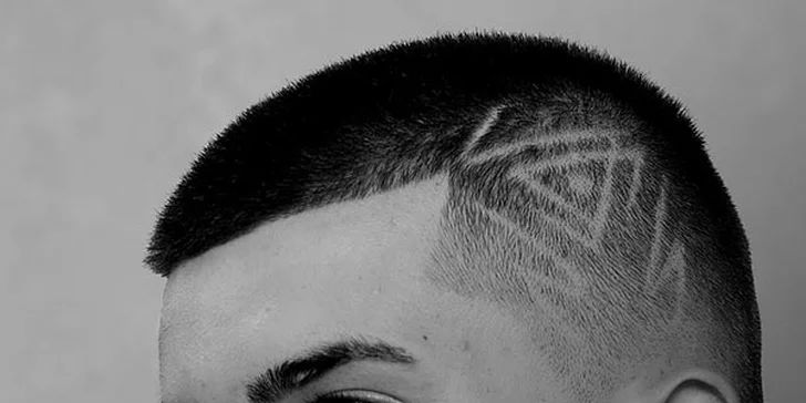 Pánský módní barber střih v Leo Barber Shopu na Smíchově