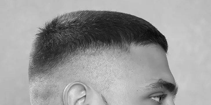 Pánský módní barber střih v Leo Barber Shopu na Smíchově