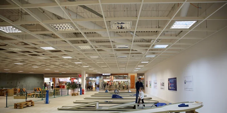 Povedená zábava pro celou rodinu: 90 minut hry minigolfu v OC Futurum