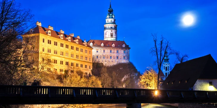 3denní pobyt pro 2 kousek od centra Krumlova: snídaně, výlety i láhev vína