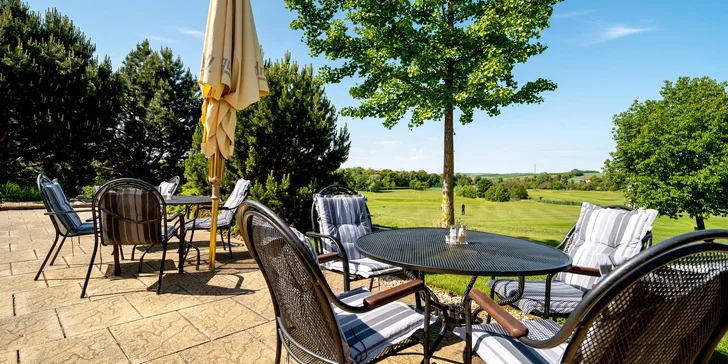 Jedinečnou atmosféru hotelu dokreslují krásné západy slunce, které můžete sledovat přímo z terasy restaurace.