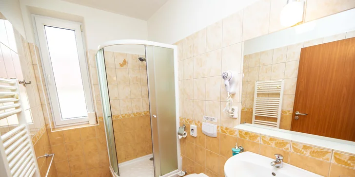 Víkendová romantika poblíž Hluboké: wellness, 3chodová večeře i výlet lodí