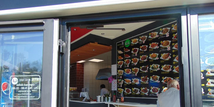 Sushi sety: 26 vegetariánských rolek, 16 s lososem nebo 32 ks maki