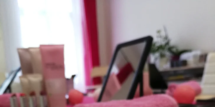 Buďte neodolatelná: Večerní či maturitní líčení se základním ošetřením pleti