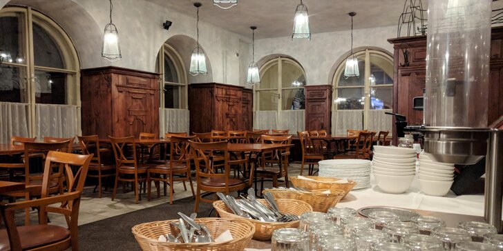 Pobyt v renesančním hotelu v srdci Třeboně se snídaní i polopenzí a wellness