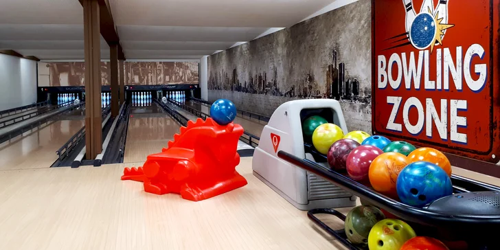 Bowling pro 2–6 hráčů: různé časy ve všední dny, 4 profi bowlingové dráhy