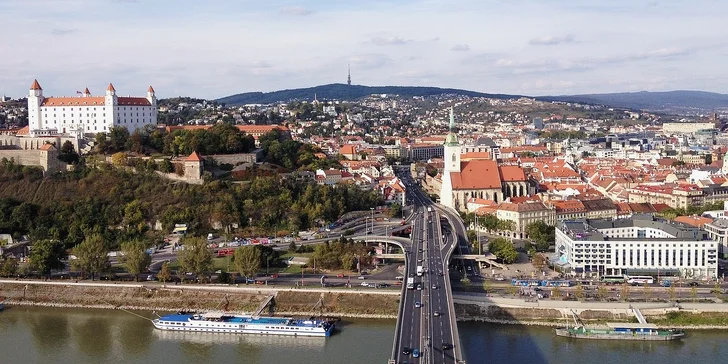 Panoráma hlavného mesta ako na dlani vo výške 95 m.
