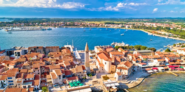 Umag je asi 3 km odtud, je to krásné historické město s přístavem a promenádou. 