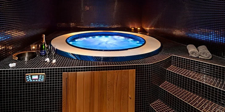 Relax v saunovém světě a 45 minut v privátní vířivce pro 2 osoby