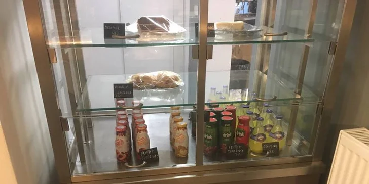 Snídaně pro lepší start dne: vajíčka, párky nebo tortilla, džus a káva nebo čaj