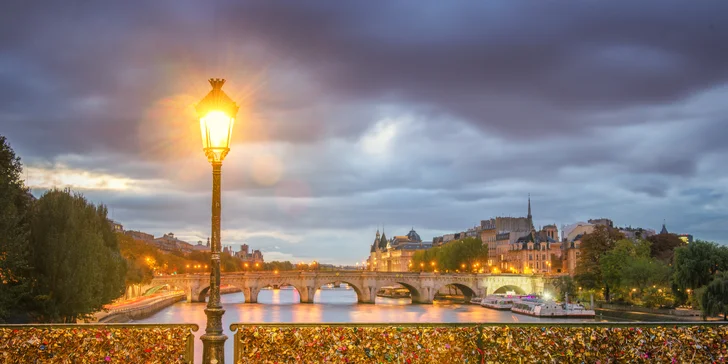 Valentýnský výlet do Paříže: Eiffelova věž, Louvre i Champs-Élysées
