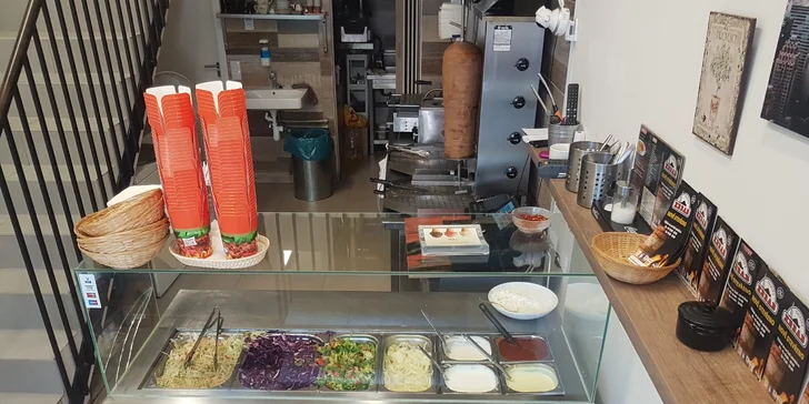 Klasik kebab: durum nebo döner s kuřecím, telecím nebo falafelem
