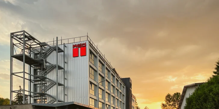 Kromě toho je v ceně voucherů také relaxace v bazénu na střeše hotelu a vstup do muzea sportovních aut.
