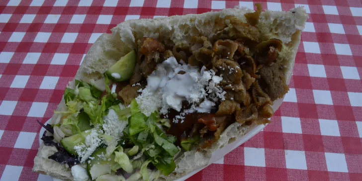 Klasik kebab: durum nebo döner s kuřecím, telecím nebo falafelem