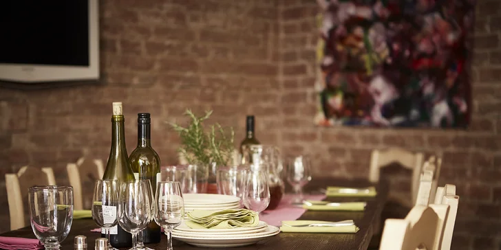 Zážitek z vaření tradičních receptů: kurzy thajské kuchyně i domácích burgerů