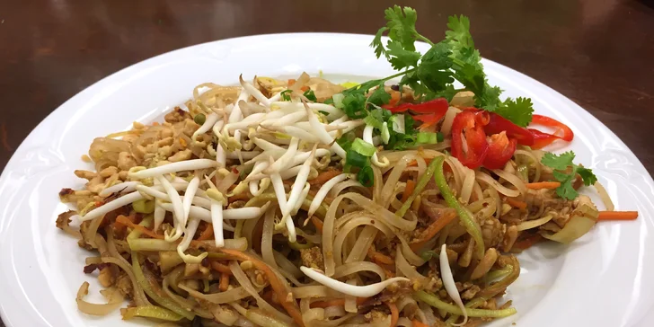 Zážitek z vaření tradičních receptů: kurzy thajské kuchyně i domácích burgerů