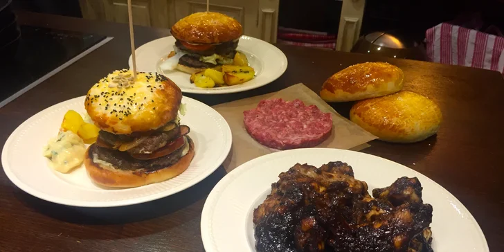 Zážitek z vaření tradičních receptů: kurzy thajské kuchyně i domácích burgerů