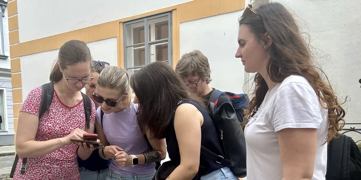 Jediné, co bude třeba, je chytrý telefon s připojením k internetu a kompas.	