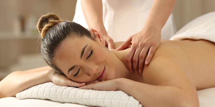 Odpočiňte si: Kancelářská nebo relaxační masáž včetně aromaterapie