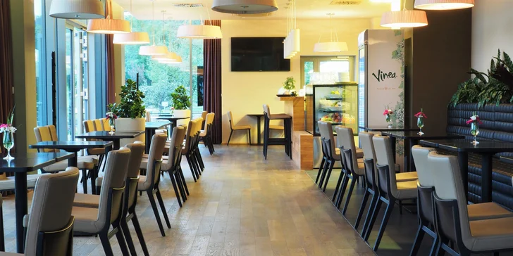 3chodové menu pro dva: krkovička s fazolkami a slaninou, paštika i cheesecake