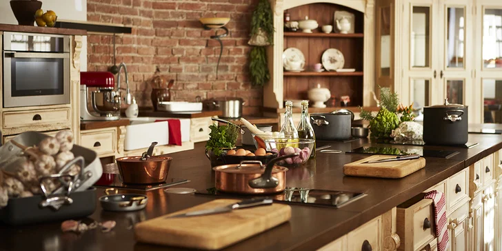 Zážitek z vaření tradičních receptů: kurzy thajské kuchyně i domácích burgerů