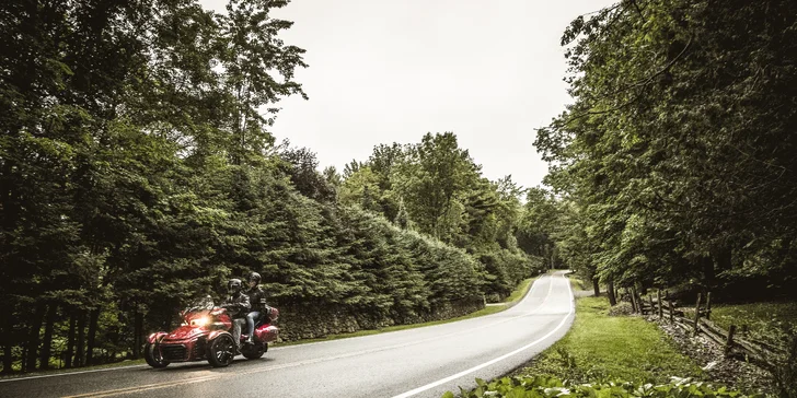 Užijte si jízdu: zapůjčení tříkolky Can-Am Spyder či Ryker na 2 hod. i 2 dny