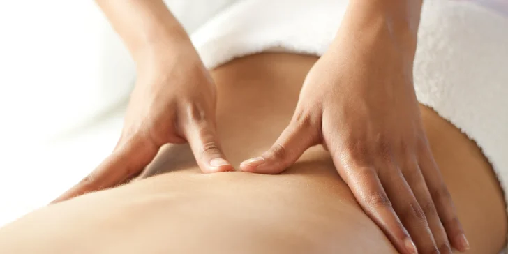 Perfektní relaxace: Masáž zad a šíje vč. prohřátí v termoobleku