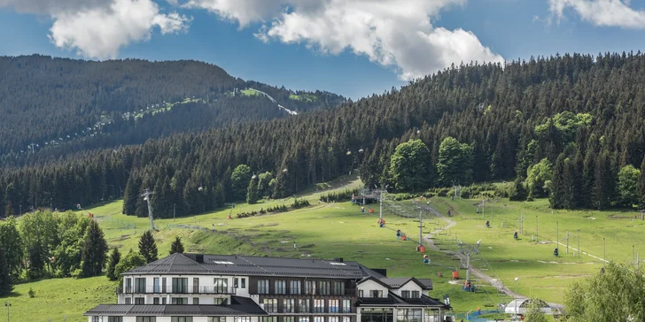V okolí nájdete viac ako 200 kilometrov trás Single track, bike park s trasami pre amatérov aj veľmi pokročilých.