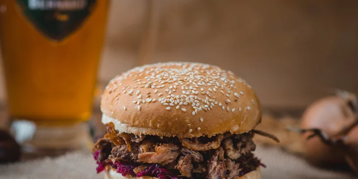 Svatomartinské burgerové menu: paštika, burger s trhanou kachnou a pití