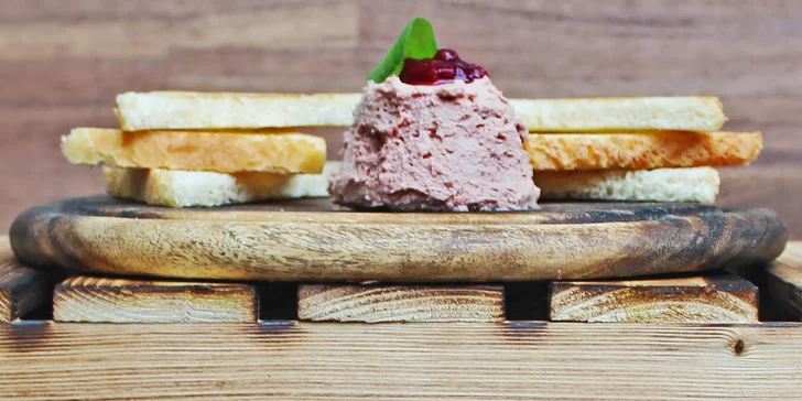 Svatomartinské burgerové menu: paštika, burger s trhanou kachnou a pití
