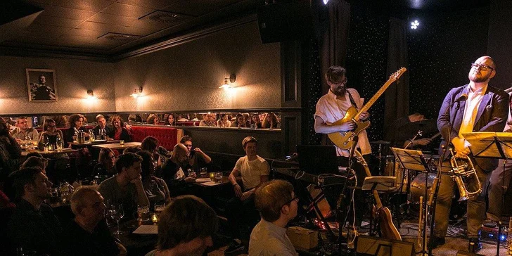 Jazzový večer s degustací drinků: koncert v klubu a koktejly, rumy či whiskey