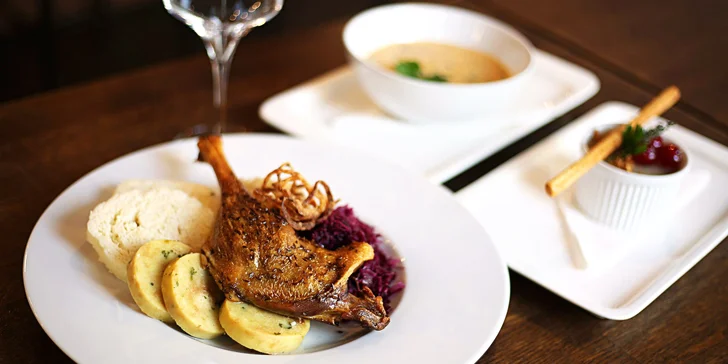 Dejte si hostinu a podpořte dobrou věc: svatomartinské menu pro 2 osoby