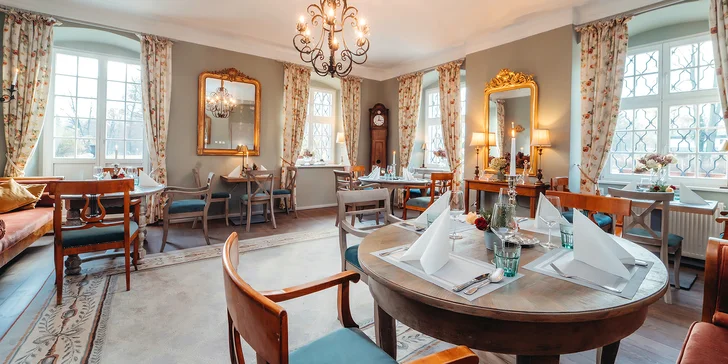 Hotel leží na polské straně Krkonoš jen 15 minut jízdy autem od městečka Jelení Hora.