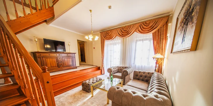 K vybavení vždy patří TV, Wi-Fi, klimatizace a trezor. Apartmán má navíc terasu. 