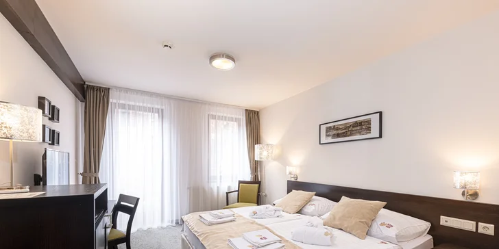 Samozřejmostí je vlastní sociální zařízení, satelitní TV, minibar, telefon a internet.