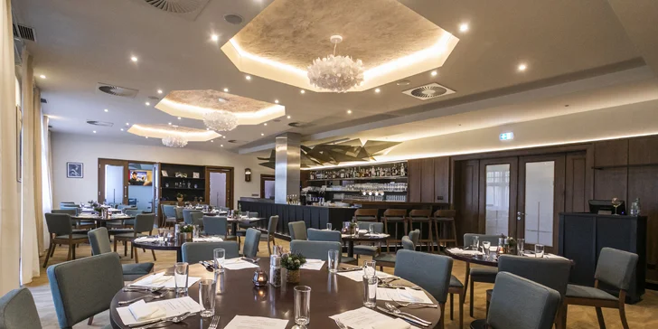 Jídlo se podává v Madlenčině restauraci. 
