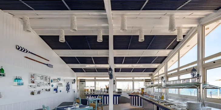 Kromě hlavní bufetové restaurace jsou tu i čtyři à la carte. 