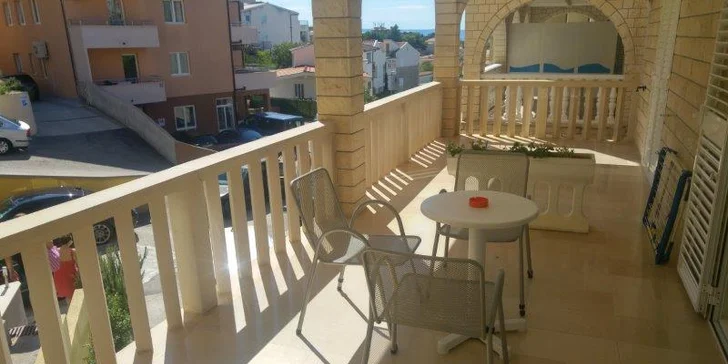 Pokud se ubytujete ve vile Jela, bude pro vás připraven pokoj nebo apartmán. 